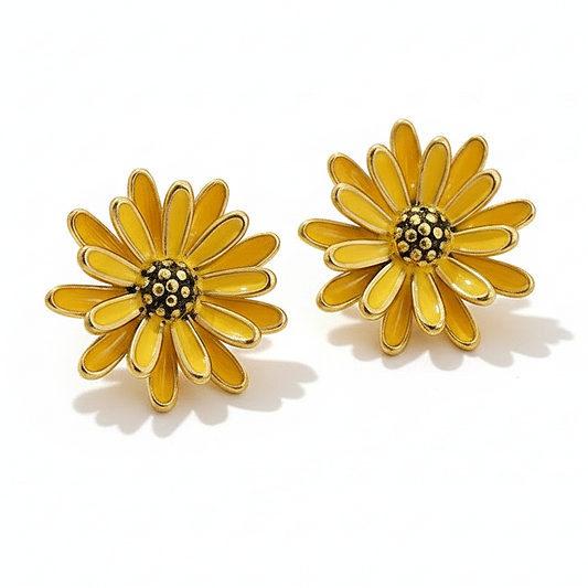 Boucles d’oreilles fleur marguerite en acier inoxydable doré émaillé caramel, puce 2,3 cm.