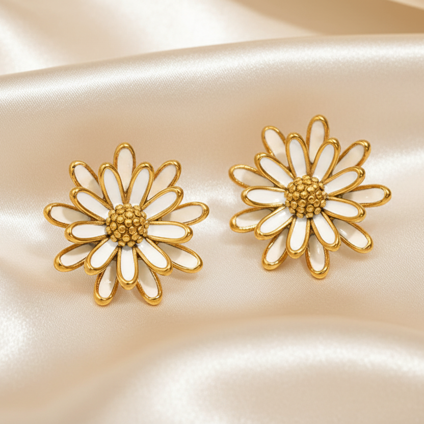 Boucles d'oreilles fleur marguerite stylisée en acier inoxydable doré et émail blanc pour femme, puce de 2,4 cm, style bohème et tendance