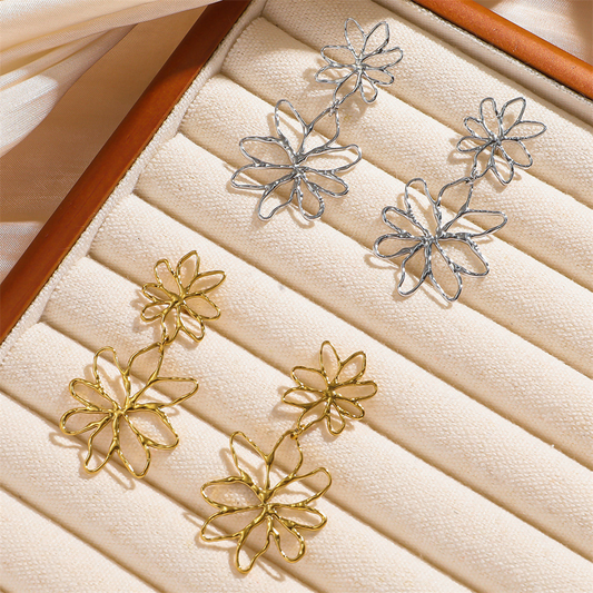 Boucles d’oreilles pendantes femme en acier inoxydable doré ou argenté, deux fleurs stylisées ajourées, longueur 5 cm, bijoux tendance