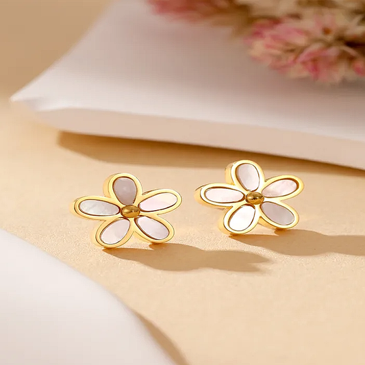 Boucles d'oreilles Fleur LOVELY en acier chirurgical et nacre