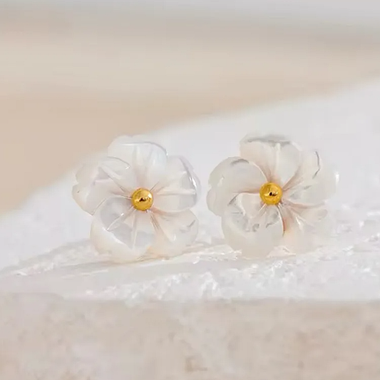 Boucles d'oreilles Fleur MAYA en acier inoxydable doré et nacre