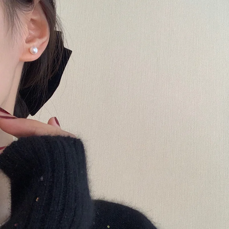 Boucles d’oreilles avec perles de culture blanches 6 mm montées sur acier inoxydable doré, élégantes et intemporelles