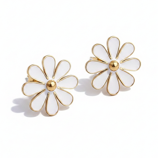Boucles d’oreilles fleur marguerite en acier inoxydable doré émaillé blanc, puce 1,6 cm.