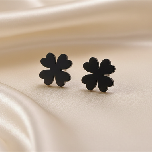 Boucles d’oreilles trèfle noir en acier inoxydable, petites puces de 1 cm, bijou bohème et tendance
