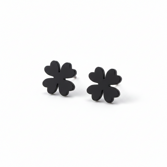 Boucles d’oreilles trèfle noir en acier inoxydable, petites puces de 1 cm.
