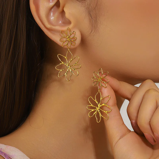 Boucles d'oreilles pendantes Fleur JAYA en acier chirurgical doré