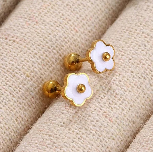 Boucles d'oreilles ROSE enfant – Acier chirurgical doré, Fleur blanche, délicates et résistantes