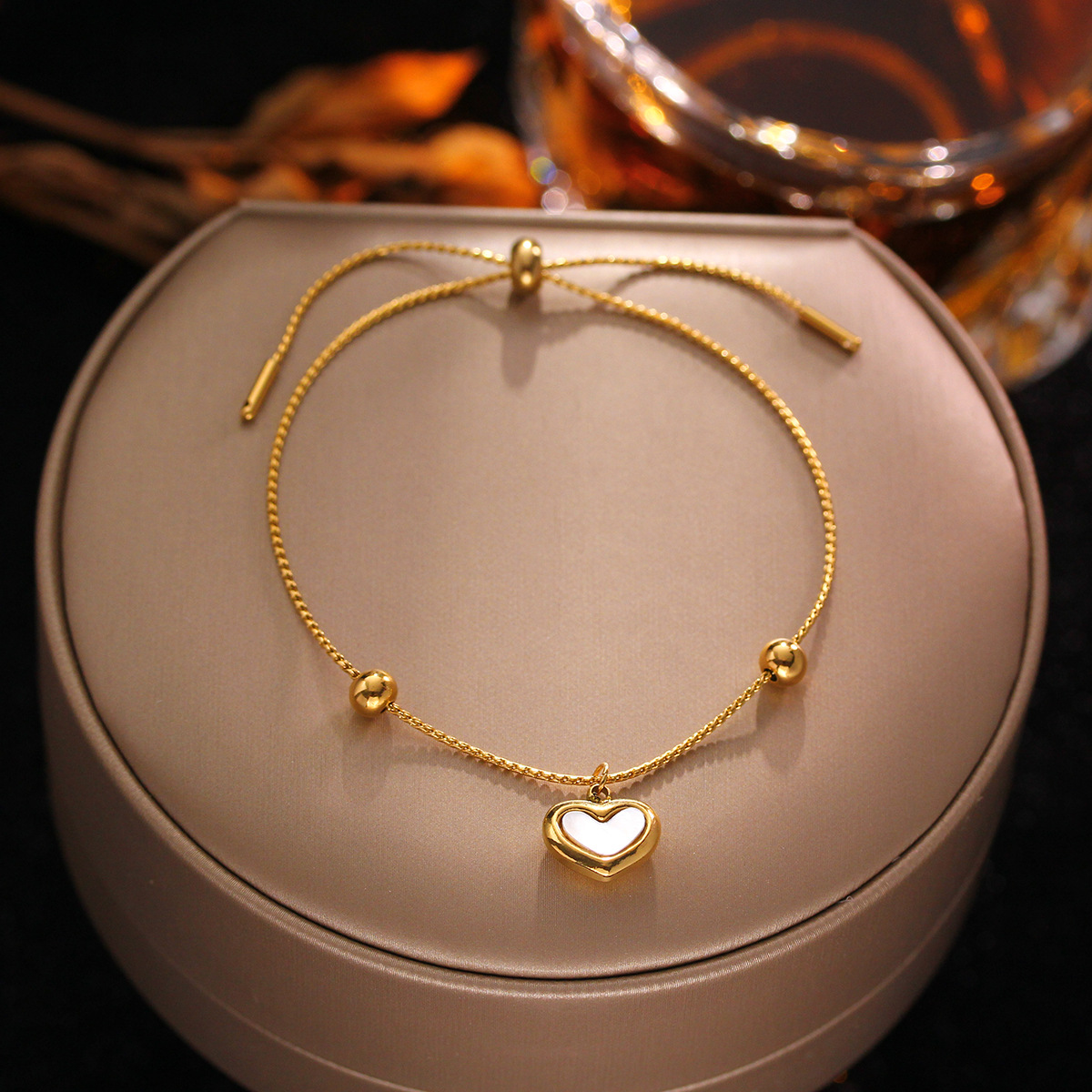 Bracelet femme en acier inoxydable doré coulissant avec charm cœur en nacre 