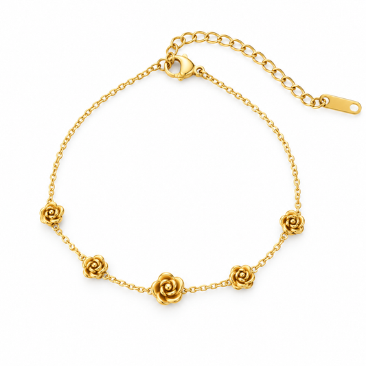 Bracelet en acier inoxydable 316L doré à chaîne fine orné de 5 petites fleurs dont 1 centrale légèrement plus grande.