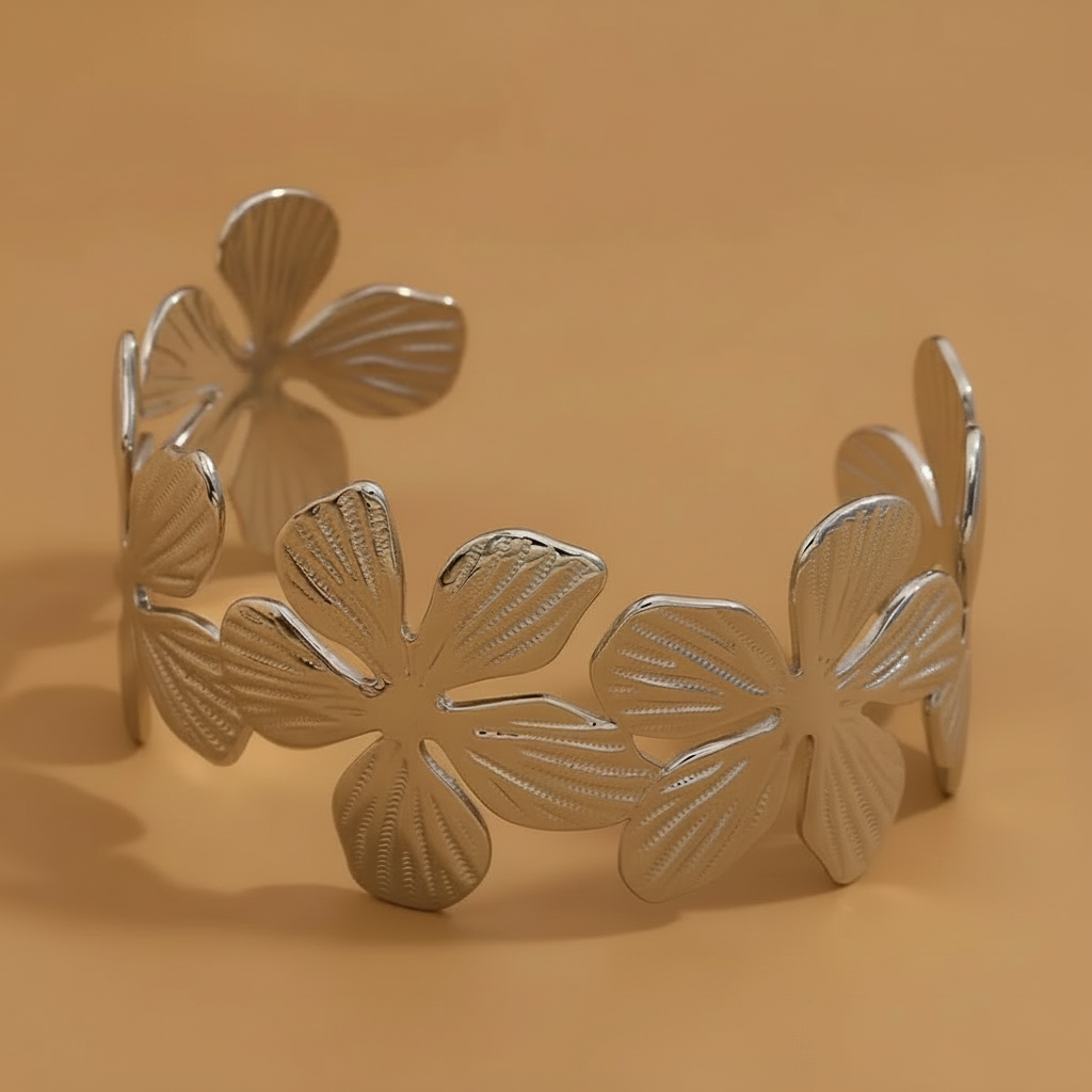 Bracelet manchette en acier inoxydable 316Largenté, décoré de fleurs tropicales.
