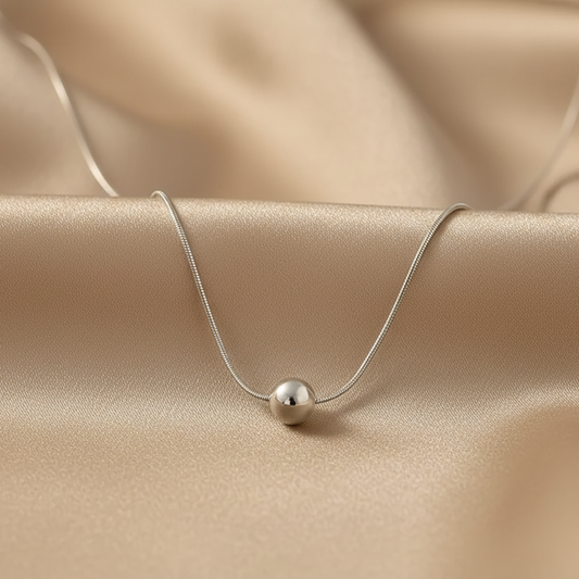 Collier en acier inoxydable à fine chaîne maille serpent et pendentif grande perle argentée, style chic et féminin