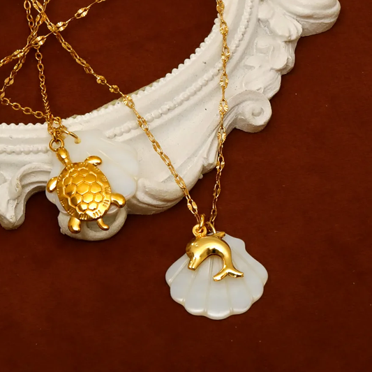 Collier NATURE en acier chirurgical et nacre assorti d'une tortue ou d'un dauphin
