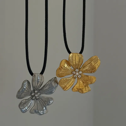 Collier Fleur style bohème OXANA en acier chirurgical, zirconium et cuir