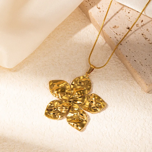 Collier Grande Fleur SWANN en acier chirurgical doré
