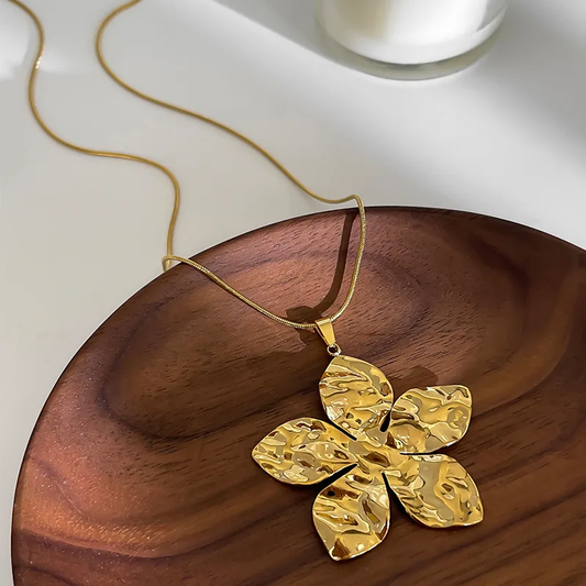 Collier doré en acier inoxydable, maille serpent, pendentif fleur tropicale martelée, bijou bohème