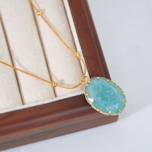 Collier TESS – Pierre naturelle AMAZONITE  et acier chirurgical doré