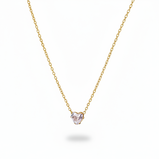 Collier en acier inoxydable 316L doré avec pendentif petit coeur en strass blanc et chaîne fine maille forçat.