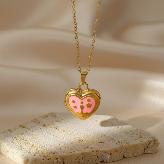 Collier doré en acier inoxydable à maille forçat fine et pendentif cœur à ouvrir en émail rose, bijou tendre