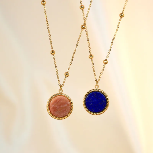 Collier AYA – Pierre naturelle LAPIS-LAZULI, PIERRE DE SOLEIL  et acier chirurgical doré