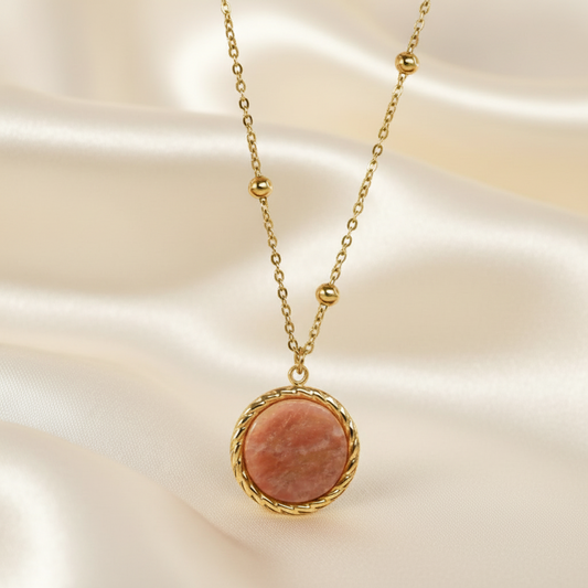 Collier doré en acier chirurgical avec pendentif orné d'une pierre naturelle Pierre de soleil, bijou bohème chic