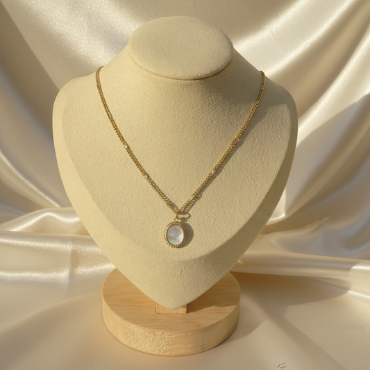 Collier femme à chaîne maille gourmette alternée maille plate en acier inoxydable doré et pendentif en nacre, bijou délicat et romantique
