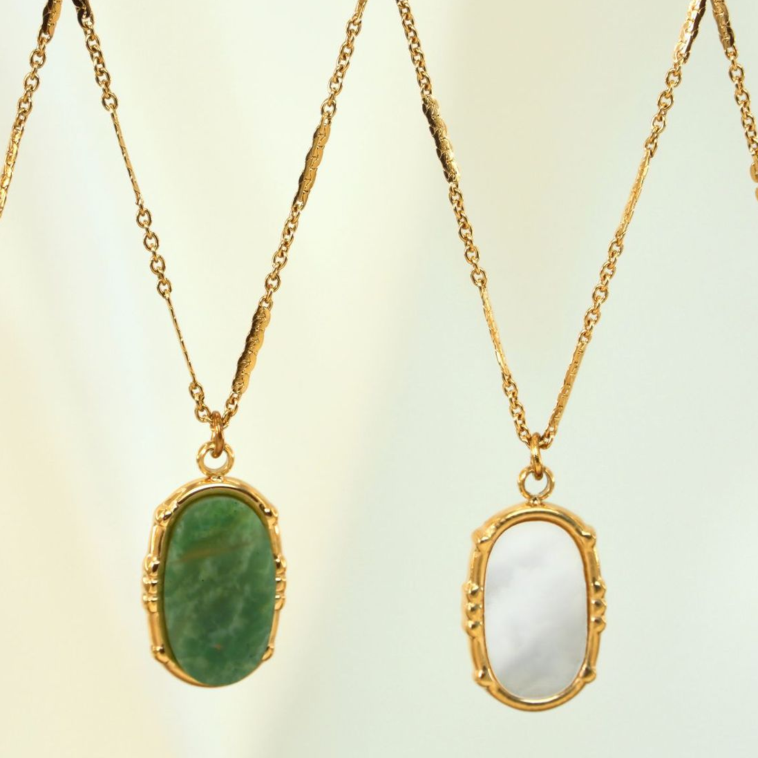 Collier pendentif jade africaine et nacre