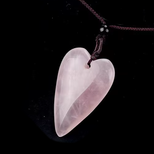 Collier pendentif cœur en quartz rose naturel, style bohème – Swann Bijoux en Guadeloupe