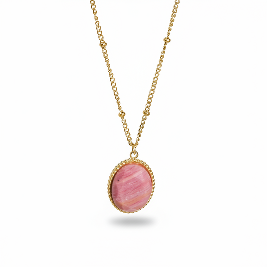Collier en acier inoxydable 316L doré à chaîne maille gourmette et perles orné d'un pendentif en rhodochrosite naturelle.
