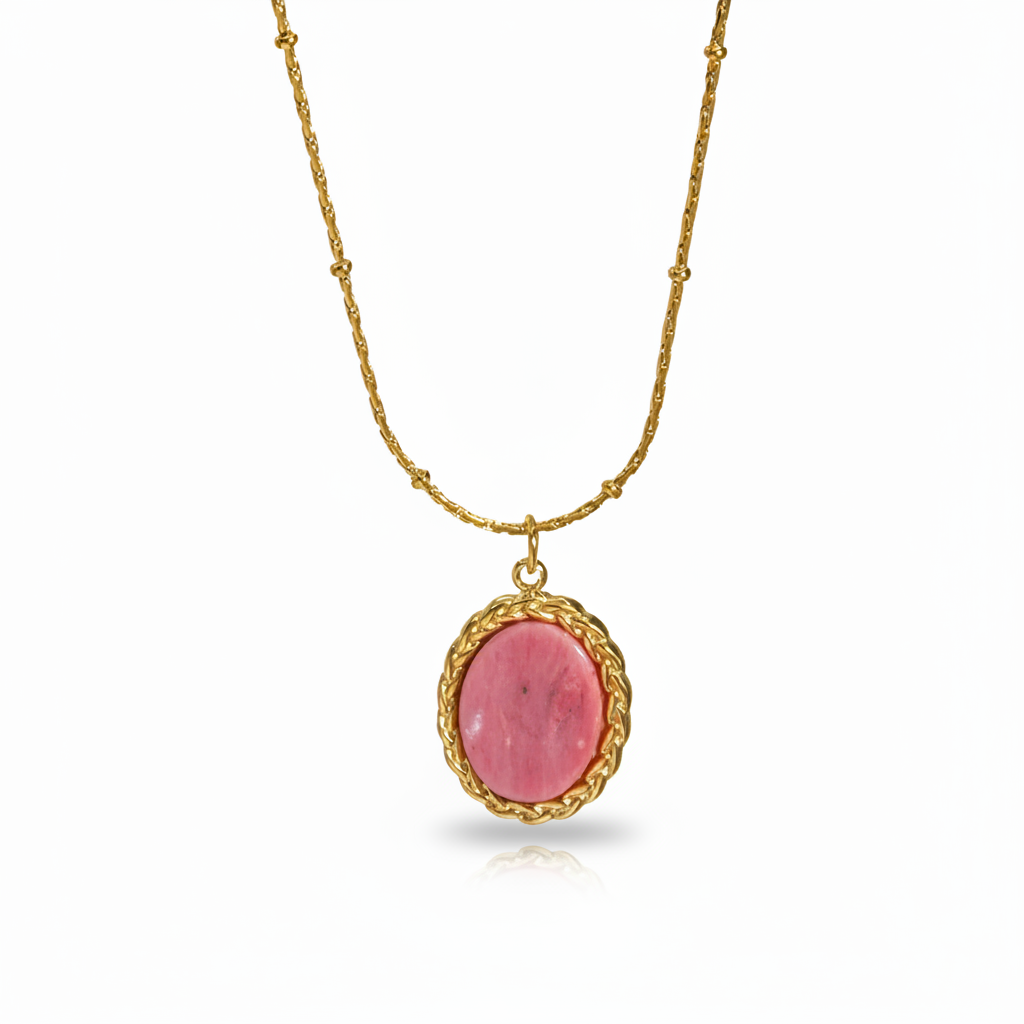 Collier doré en acier inoxydable 316L à fine chaîne maille corde et perles orné d'un pendentif en rhodochrosite naturelle.