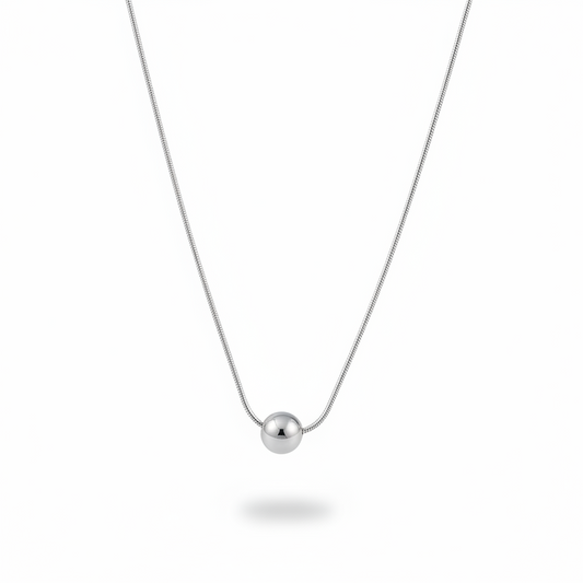 Collier en acier inoxydable 316L à fine chaîne maille serpent et pendentif grande perle en acier argenté.