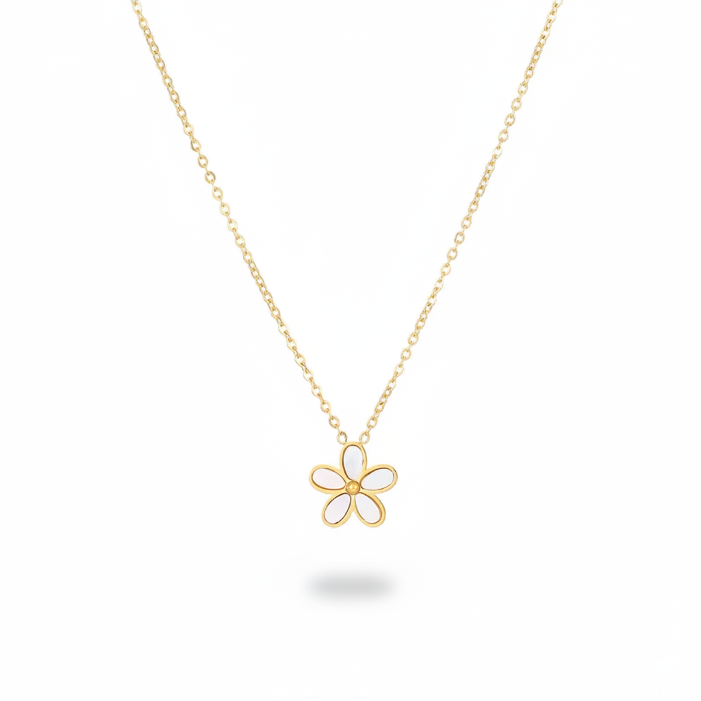 Collier en acier inoxydable 316L doré orné d'un pendentif fleur en nacre.