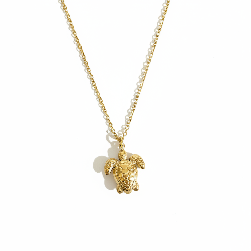 Collier pendentif tortue en acier inoxydable 316L doré, avec chaîne maille cubaine.