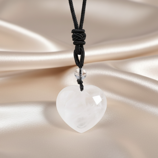 Collier pendentif cœur bombé en cristal de roche naturel, style bohème – Swann Bijoux en Guadeloupe