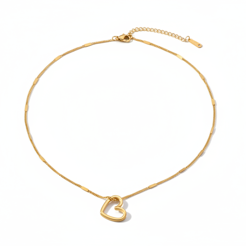 Collier cœur ajouré sur chaîne fine alternée mailles plates  en acier doré – modèle TEA