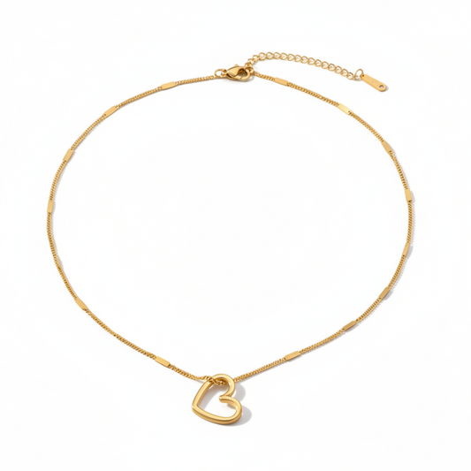 Collier cœur ajouré sur chaîne fine alternée mailles plates  en acier doré – modèle TEA