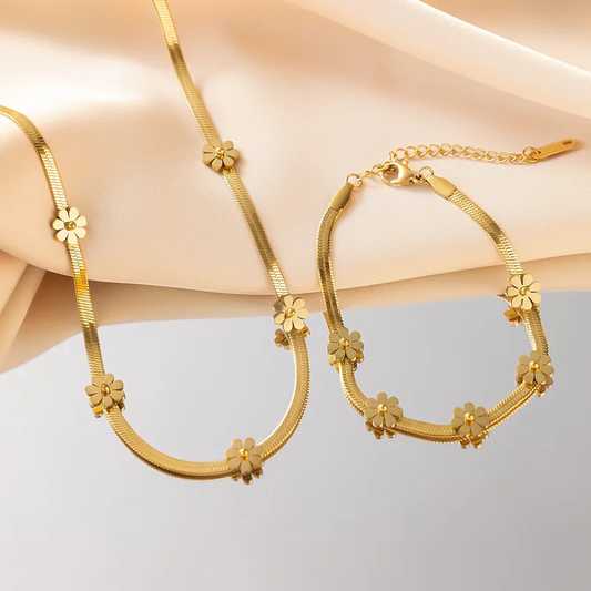 Parure Fleurs JEANNE en acier chirurgical doré – Collier & Bracelet ajustables.