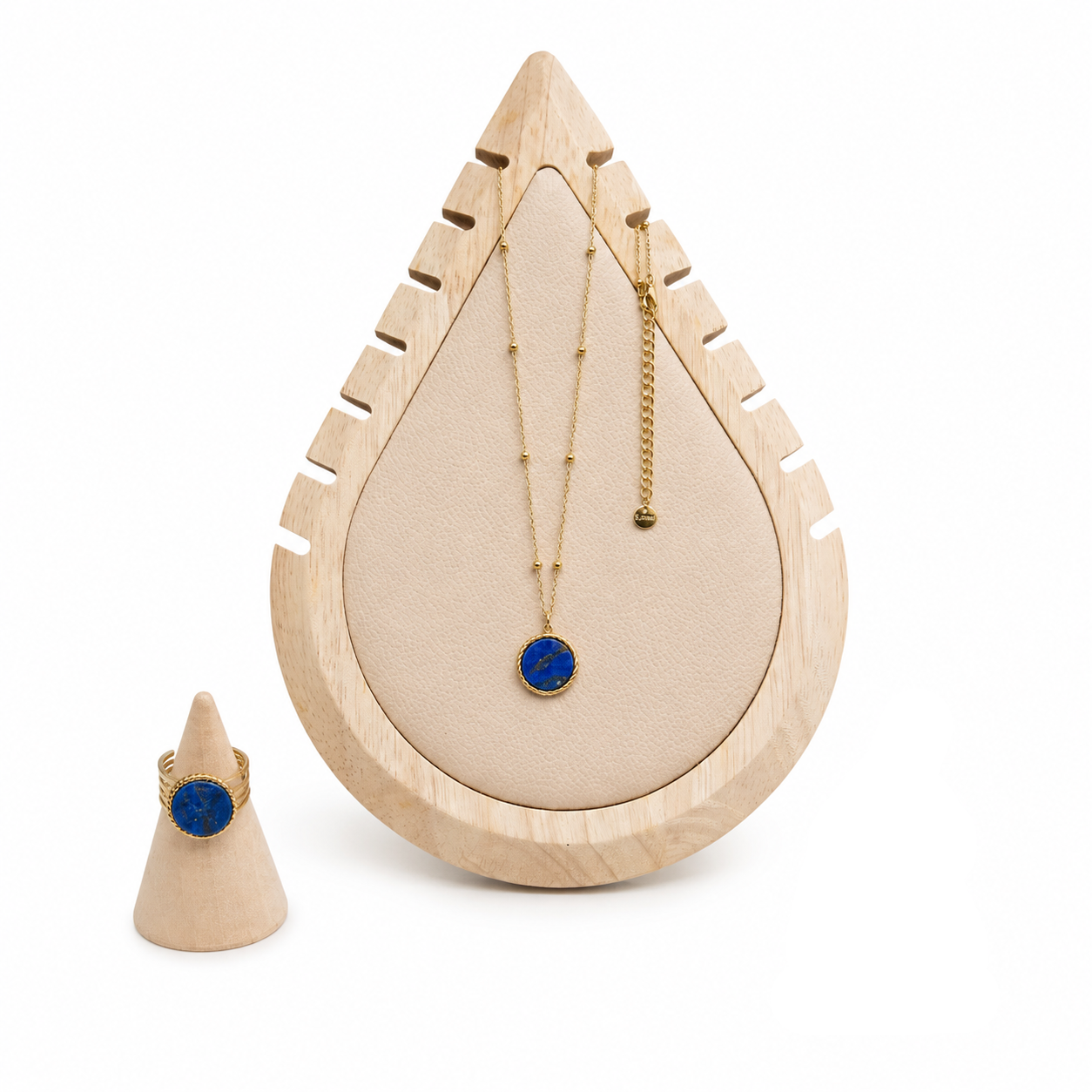 Parure pierre naturelle lapis-lazuli et acier inoxydable 316L doré comprenant un collier et une bague.