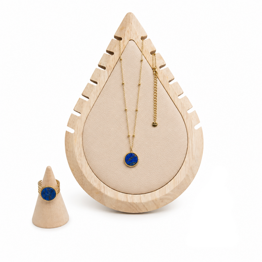 Parure pierre naturelle lapis-lazuli et acier inoxydable 316L doré comprenant un collier et une bague.