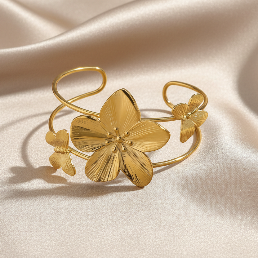 Bracelet manchette femme en acier inoxydable doré, décoré d’une grande fleur tropicale et de deux papillons, style bohème 